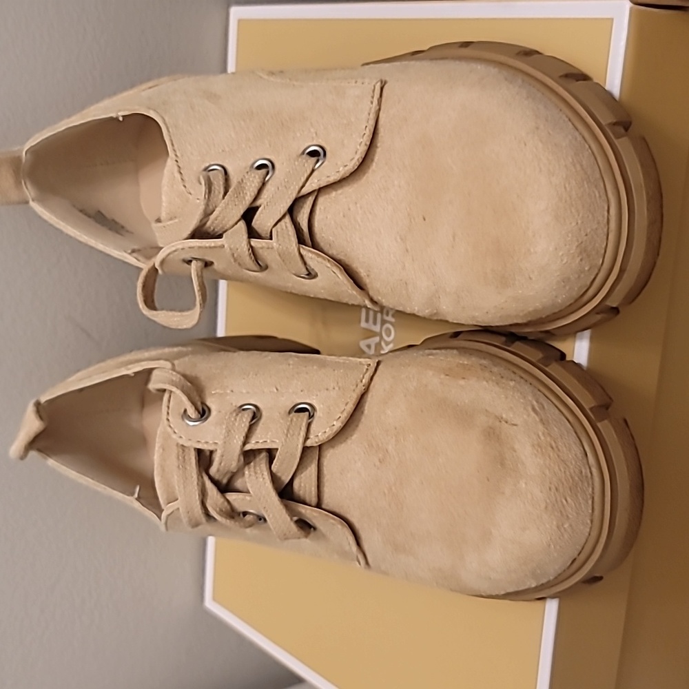 Girls size 4 lace ups